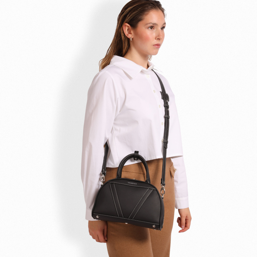Henkeltasche als Crossbody Tasche mit Konntrastnähten Schwarz